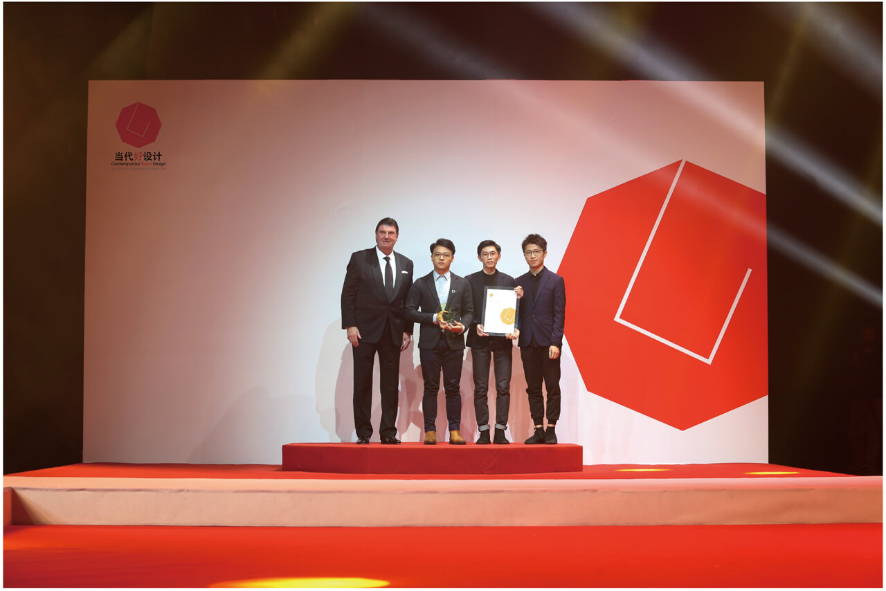 Winners together with Prof. Dr. Peter Zec (left) during the award ceremony