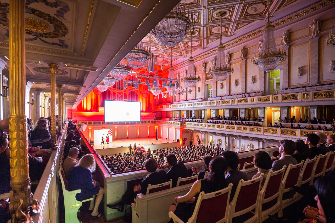 Besonderes Ambiente während der Red Dot Gala